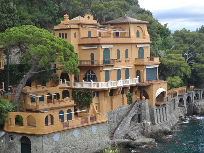 ЛУННАТА ДЪГА НА&nbsp;ПОРТОФИНО