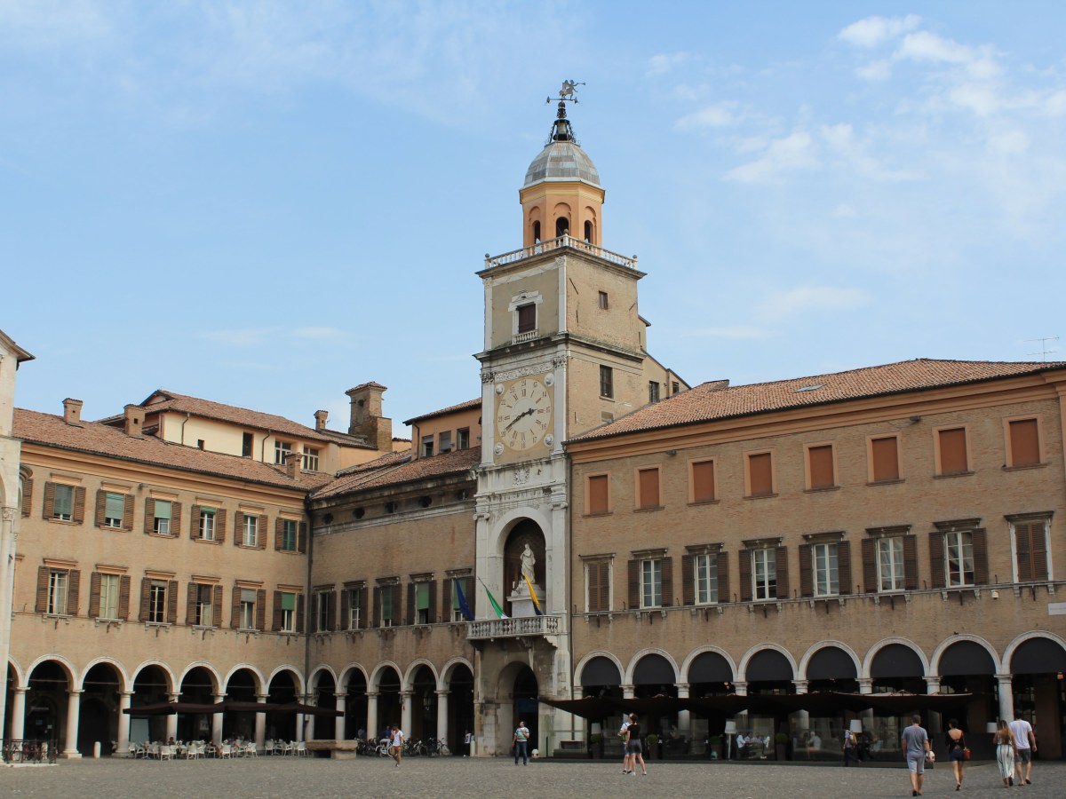 МОДЕНА – С ПЪЛНА ГАЗ КЪМ КЛАСИЧЕСКАТА МУЗИКА, БАЛСАМОВИЯ ОЦЕТ И&nbsp;СРЕДНОВЕКОВИЕТО