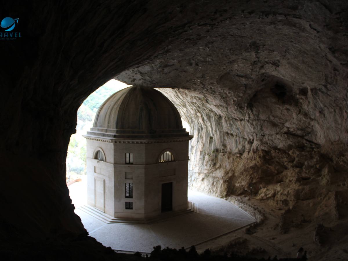 ТАЙНИТЕ МЕСТА НА ИТАЛИЯ – ХРАМЪТ ВАЛАДИЕР, СВЕТИЛИЩЕ СКРИТО В&nbsp;ПЕЩЕРА