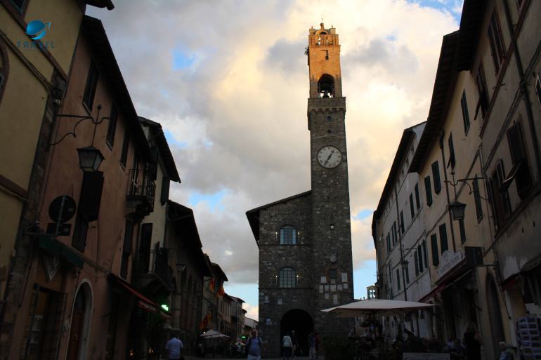 Пиаца дел Пополо, Монталчино