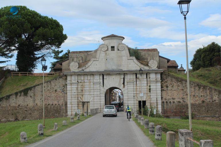 Палманова, Италия